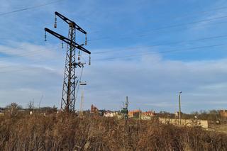 Kętrzyn. 18-latek przeciął siekierą kable energetyczne i zginął