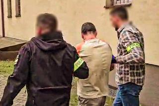 Zdetonował ładunek wybuchowy w sklepie. Ucieczkę przed policją skończył w rowie
