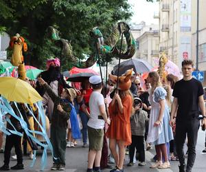 Deszcz nie był im straszny! Bajkowy Korowód przeszedł ulicami Lublina. Zobacz zdjęcia!