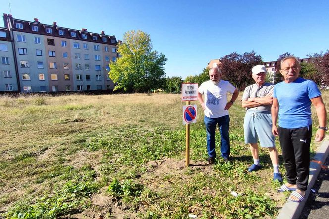 Bełchatów. Binków. Budynek handlowy zamiast zielonego skweru