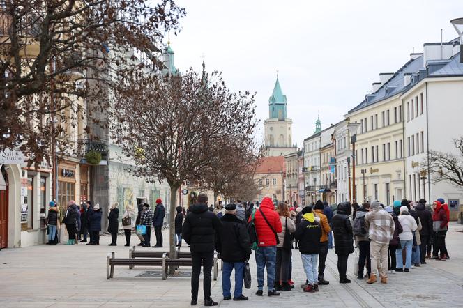 Tłusty Czwartek 2024 w Lublinie. Kolejki po pączki na Krakowskim Przedmieściu