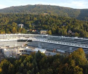 Wnętrza hotelu Mercure Szczyrk Resort zachwycają