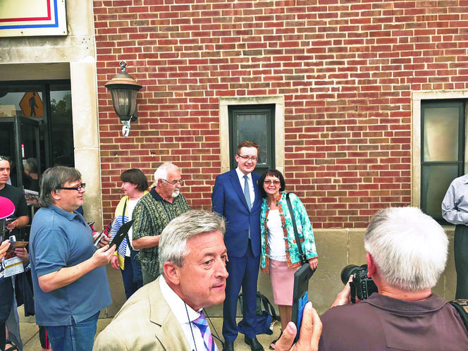 Biskupi przepędzili posła