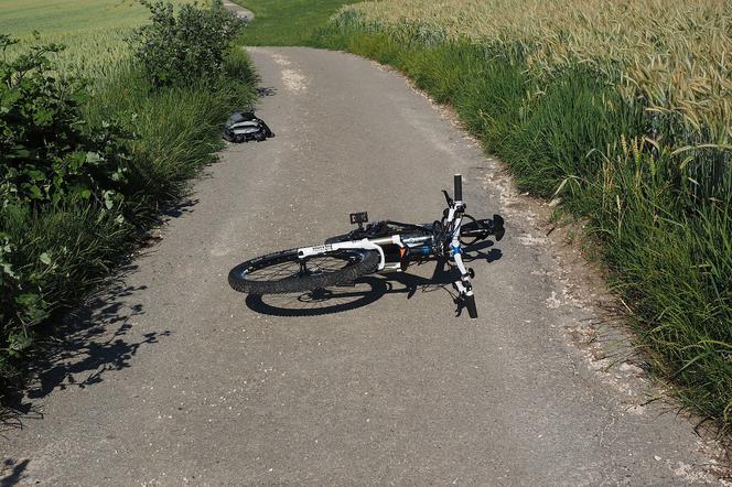 Wypadek teraz pod Zawierciem! Śmigłowiec zabrał dwóch chłopców! Uderzył w nich motor!