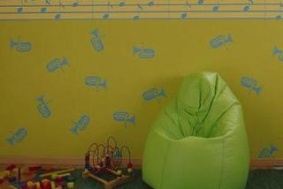 Wesołe wzory na ścianie w pokoju dziecka. Zrób to sam z naszym szablonem