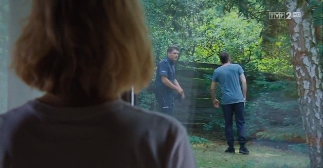 M jak miłość, odcinek 1410. Janek (Tomas Kollarik), Bartek (Arkadiusz Smoleński), Ula (Iga Krefft)