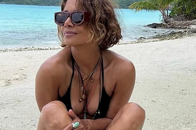 Rajskie wakacje dziewczyny Bonda! Halle Berry ma 59 lat i wskoczyła w bikini