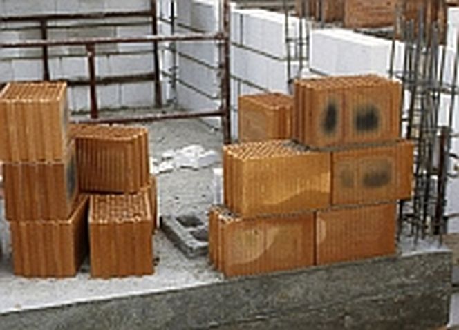 Z czego budować ściany: cegła budowlana, bloczki, pustaki - porównanie materiałów