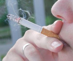 Kolejne pokolenie nie kupi papierosów? Wielka Brytania walczy z nałogiem