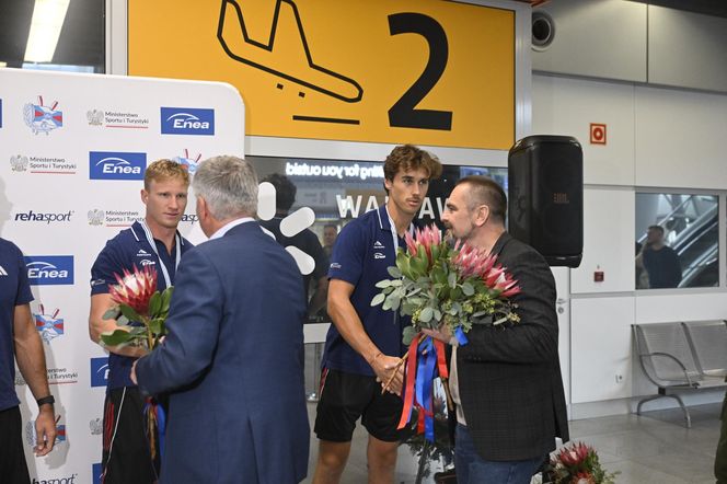 Kibice w szoku! Czekali na siatkarzy, a tu nagle wyszli polscy złoci medaliści