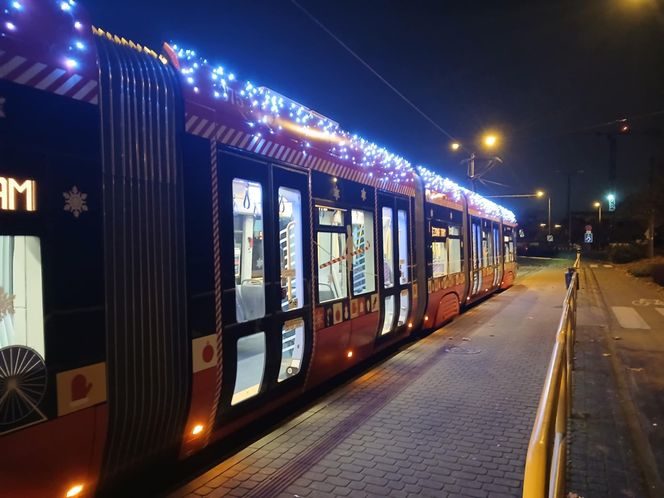 Po Bydgoszczy jeździ wyjątkowy tramwaj. Cuć w nim świąteczną atmosferę 