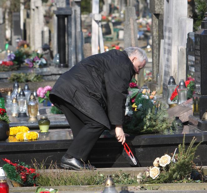 KACZYŃSKI NA CMENTARZU.