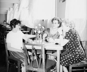 Fast food w PRL: bułka z pieczarkami i kiełbaska z wody