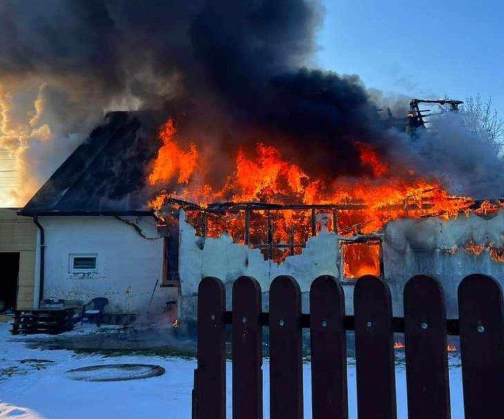 Matka i czwórka dzieci z Suchedniowa stracili dom w pożarze! Ruszyła zbiórka, trwają licytacje