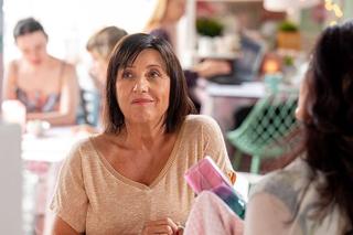 M jak miłość odc. 1769:  Iwona Kryńska (Hanna Śleszyńska), Aleksandra (Małgorzata Pieczyńska)