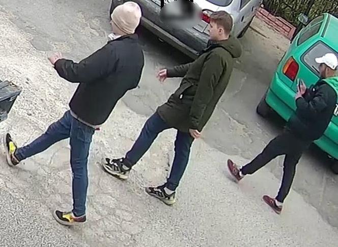 Poznań. Trzech mężczyzn pobiło niepełnosprawnego! Są poszukiwani