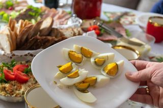 Wielkanoc w wersji light. Jak odchudzić tradycyjne dania? 