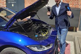 Jerzy Dudek z elektrycznym Jaguarem I-Pace