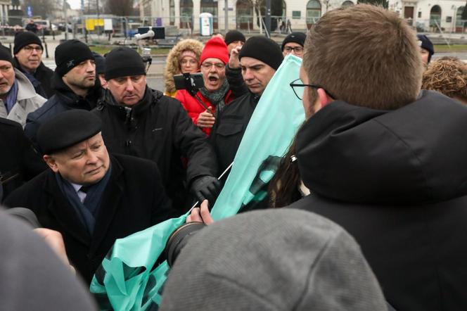   Obchody miesięcznicy smoleńskiej w Warszawie