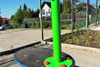 Mieszkańcy Podgórza zyskali nowe miejsce do zabawy i odpoczynku. Ogromny plac zabaw i nowoczesna siłownia plenerowa