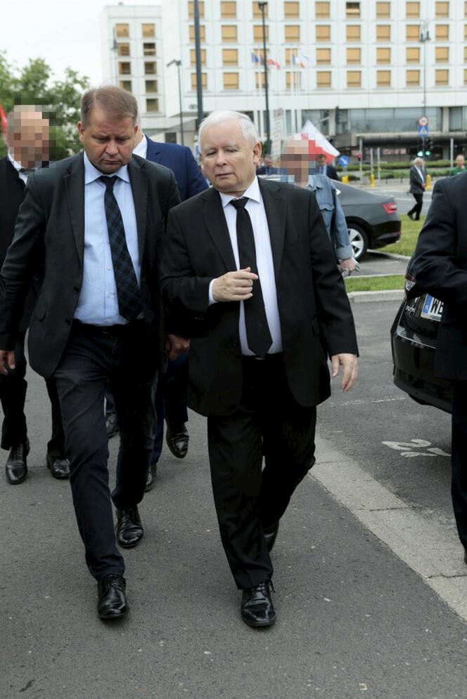 Kierowca Kaczyńskiego to milioner 
