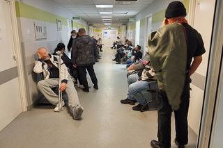 Dramat na SOR-ach w Warszawie. Tłum pacjentów ze złamaniami