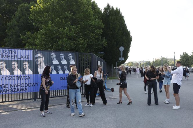 Koncert Justina Timberlake'a w Warszawie - fani pod PGE Narodowym
