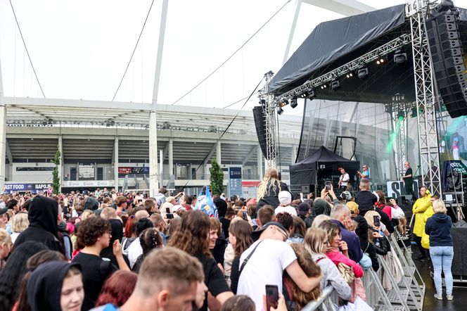 Śląska Scena Letnia na promenadzie przy Stadionie Śląskim w Chorzowie