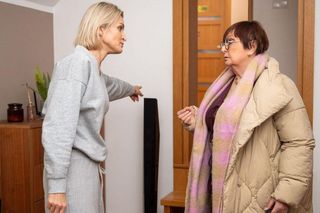 Na sygnale, odc. 696. Beata (Justyna Sieniawska),  Wiesława Góra (Krystyna Tkacz)