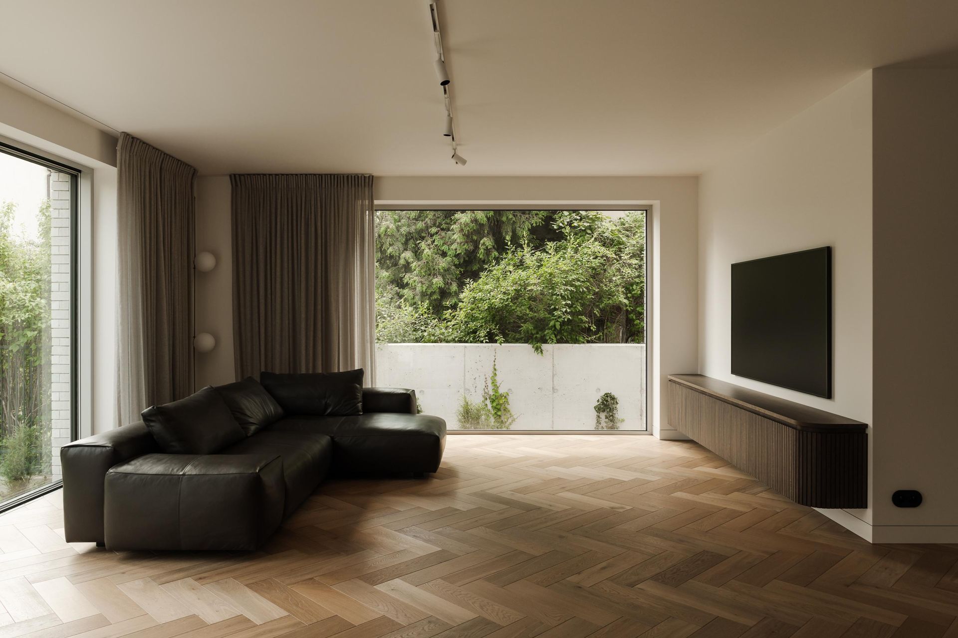 Przebudowa bliźniaka z PRL-u w Warszawie