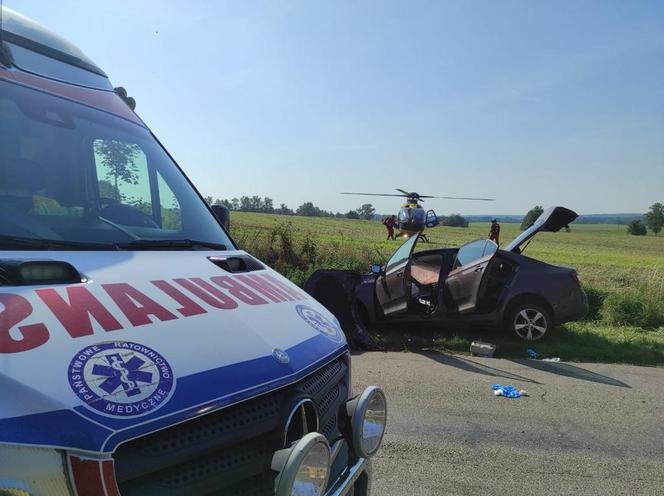 Poważny wypadek w Warmińsko-Mazurskiem. Dwie osoby ranne