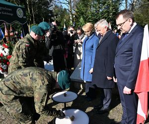 Po 80 latach pochowali ich z honorami. Bohaterscy żołnierze spoczęli na Cmentarzu Wojennym w Kołobrzegu