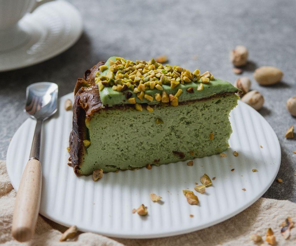sernik pistacjowy z sera z wiaderka