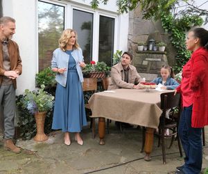 M jak miłość odc. 1881. Magda (Anna Mucha), Andrzej Budzyński (Krystian Wieczorek), Julia (Marta Chodorowska), Nadia (Mira Fareniuk), Dima (Michaił Pszeniczny)