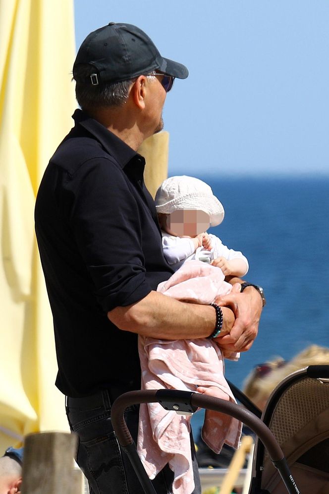 Krzysztof Ibisz je żonie z ręki