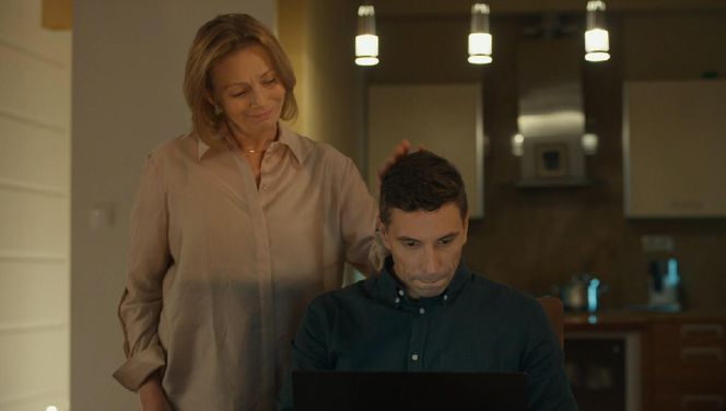 Barwy szczęścia, odcinek 3168. Tomasz (Jakub Sokołowski), Wanda (Maja Barełkowska)