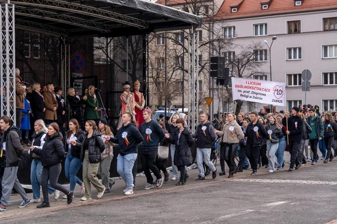 Maturzyści z Zabrza zatańczyli poloneza