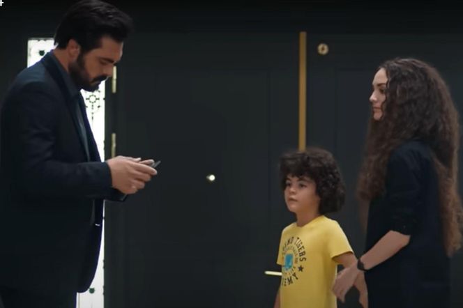 Nana i Yaman wybierają się z Yusufem na szczepienie 