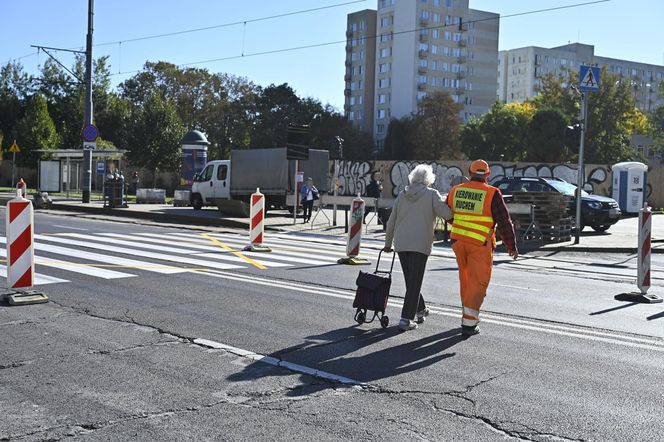 Remont torów na Waszyngtona. Pasażerowie osłupieli, chaos na przystankach