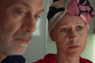 Na sygnale, odcinek 589: Anna Reiter (Lea Oleksiak), Wiktor (Wojciech Kuliński)