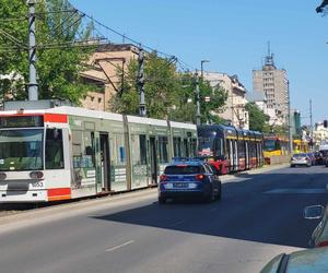 Tramwaj potrącił pieszego w centrum Łodzi. Ograniczono ruch w kierunku Manufaktury