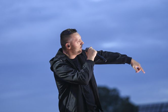 Tragiczna śmierć Magika poruszyła Polskę, a ale jego muzyka wciąż żyje. Teraz Paktofonika wystąpi w Opolu