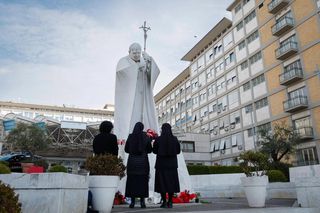 Stan zdrowia Franciszka nadal poważny