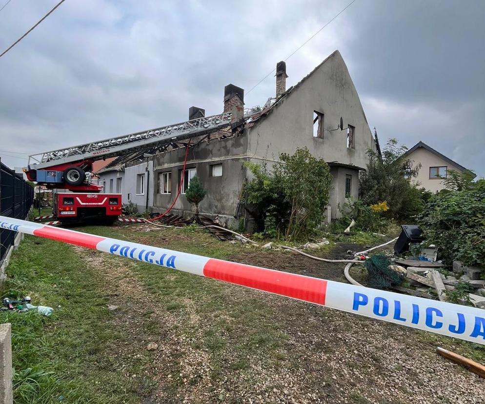 Tragedia w Jaworznie. Gigantyczny pożar domu jednorodzinnego. Zginęły dwie osoby