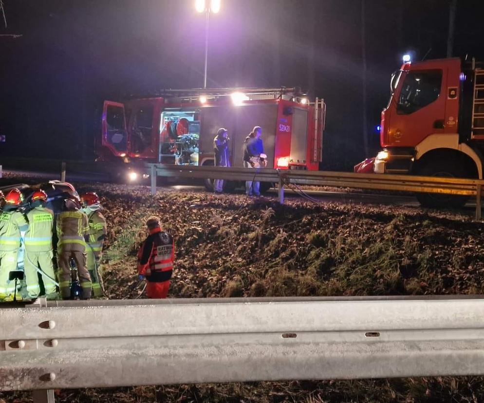 Śmiertelny wypadek na S1 w Mysłowicach. Kierowca zderzył się z drzewem