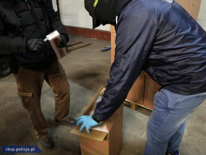 Policjanci wkroczyli do magazynów w Warszawie i na Mazowszu