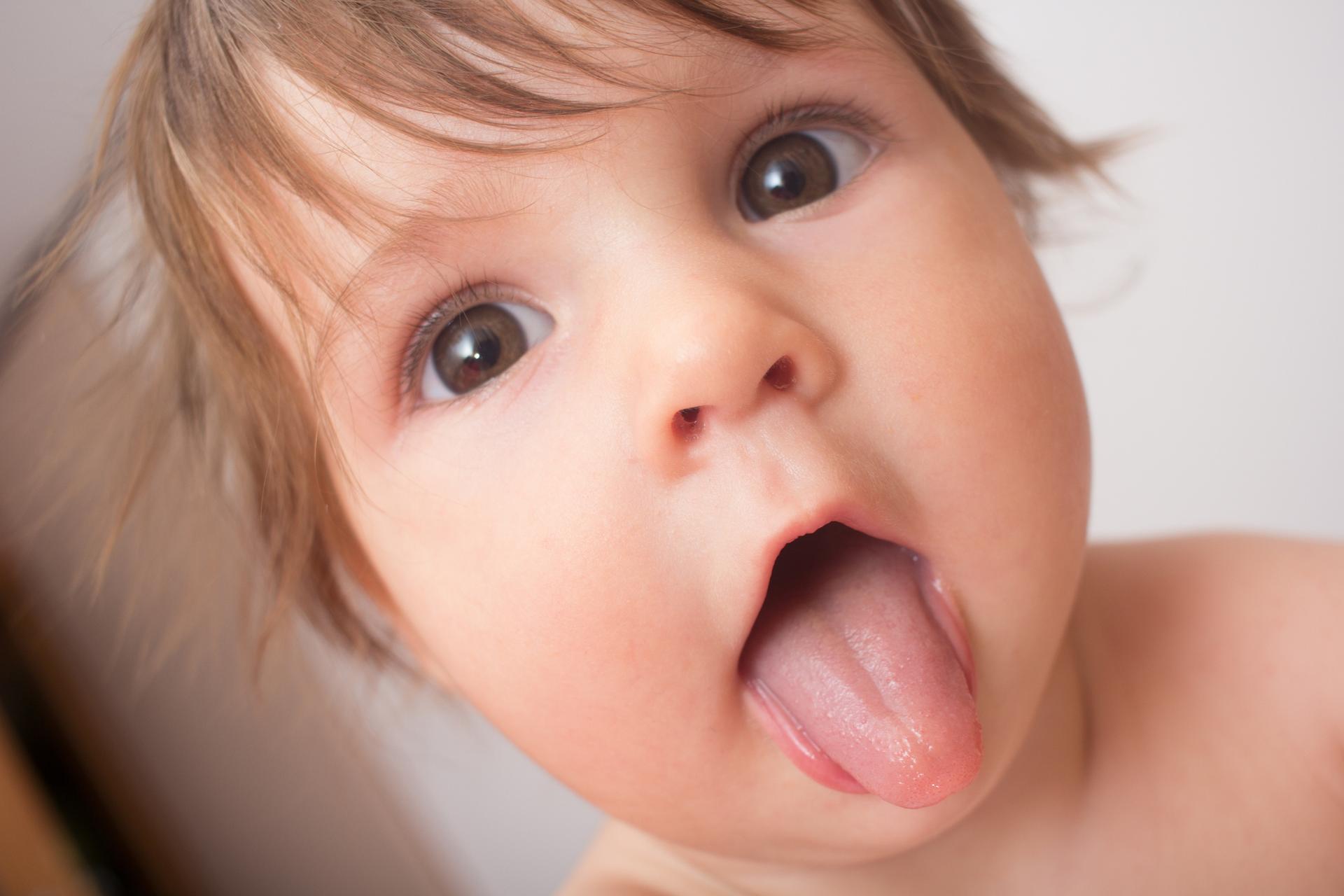Baby show tongue