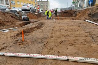 Trwają prace na ul. Kujawskiej. Archeolodzy znaleźli kolejne artefakty na Zbożowym Rynku