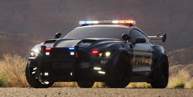 Ford Mustang jako Barricade w "Transformers: The Last Knight"