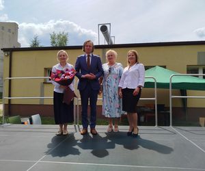 Przez lata ŚDS w Siedlcach działał w dwóch lokalizacjach, teraz już oficjalnie funkcjonuje w jednym miejscu, w budynkach dostosowanych do potrzeb osób z niepełnosprawnościami. 